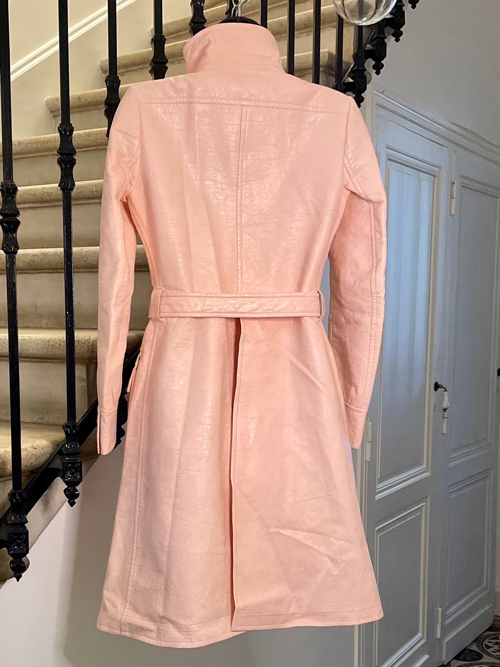 Powder pink vinyl trench coat Odette vintage